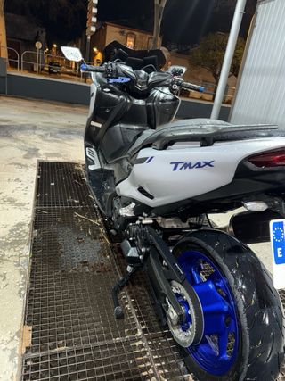 Yamaha TMAX 560 Maxi Scooter