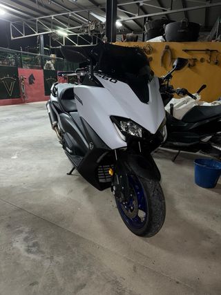 Yamaha TMAX 560 Maxi Scooter