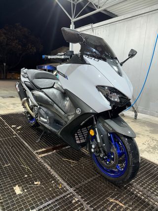 Yamaha TMAX 560 Maxi Scooter