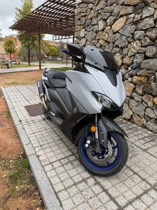 Yamaha TMAX 560 Maxi Scooter