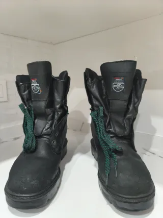 Botas anticorte y guantes motosierra