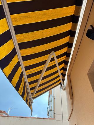 Estructura Toldo. Solo necesita cambiar lona.