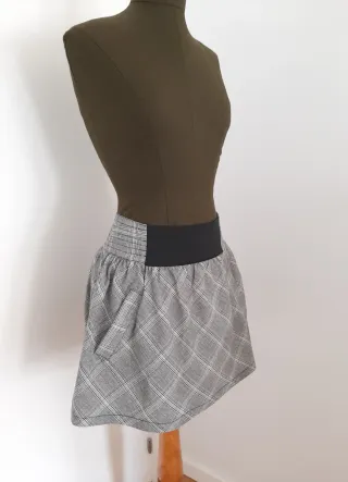 Minifalda de cuadros estilo preppy