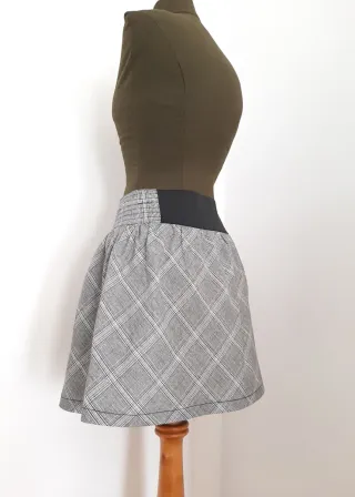 Minifalda de cuadros estilo preppy