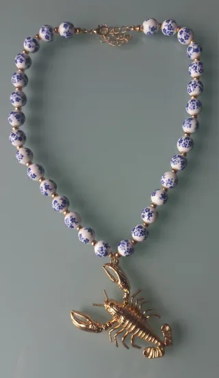 Collar Cerámica Azul y Langosta Dorada