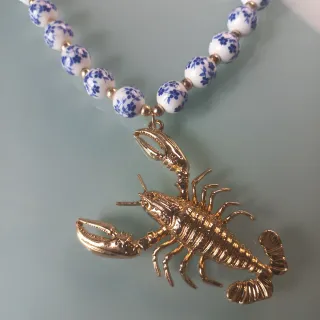 Collar Cerámica Azul y Langosta Dorada