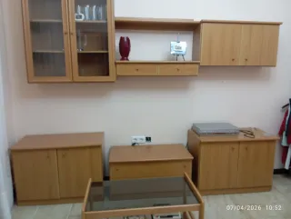 Muebles de salón madera y una mesa que se abre