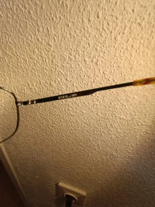 Gafas de ver negras y marrones