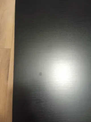 Mesa auxiliar cuadrada con ruedas