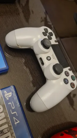 PS4 Slim Negra + 7 Juegos Originales