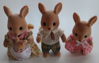 Coche familiar Sylvanian Families y Familia Conejo