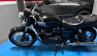 Triumph Bonneville 900 EFI