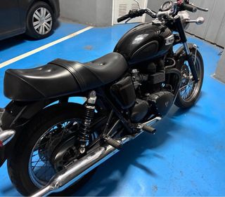 Triumph Bonneville 900 EFI