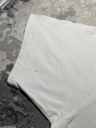 Camiseta Guess x J Balvin Vibras Talla XS/S