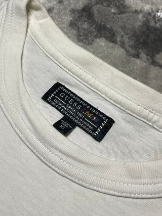 Camiseta Guess x J Balvin Vibras Talla XS/S