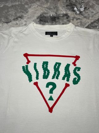 Camiseta Guess x J Balvin Vibras Talla XS/S