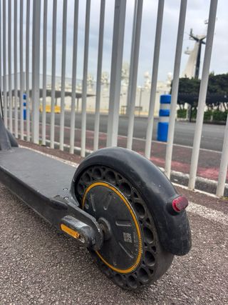 Patinete eléctrico negro