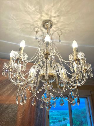 Lámpara baja de araña de cristal de roca