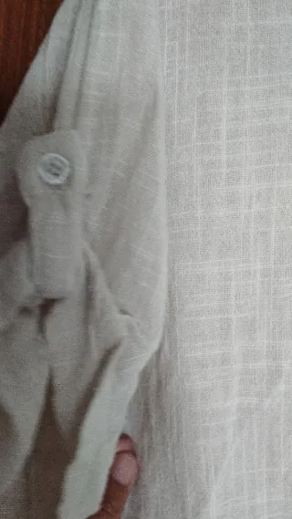 Camisa beige anudada 100% algodón