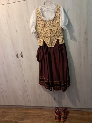 Traje de época cortesana