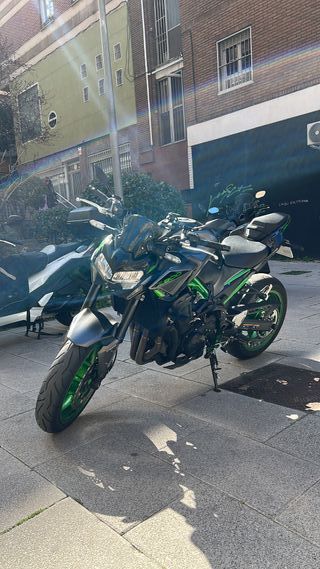 Kawasaki Z900 Negra y Verde
