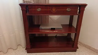 Mesa TV madera oscura con cajón y baldas