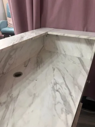 Mueble de recepción mármol y metal