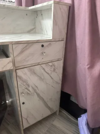 Mueble de recepción mármol y metal