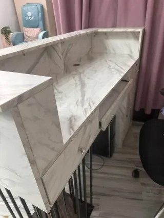 Mueble de recepción mármol y metal