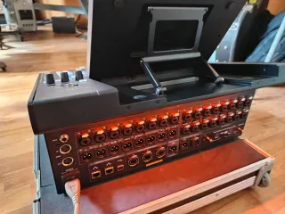 Mesa Behringer Wing Compact