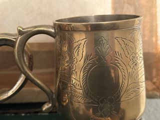 Juego de jarra y taza antiguas plateadas