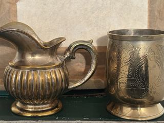 Juego de jarra y taza antiguas plateadas