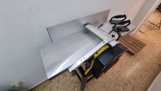 Cepilladora regruesadora y sierra de mano