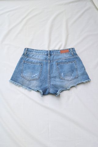 Pantalón corto vaquero tachuelas nuevo