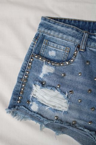 Pantalón corto vaquero tachuelas nuevo