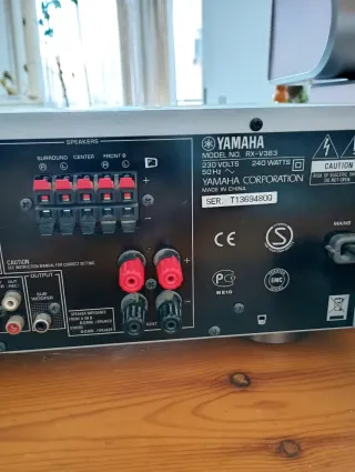 Yamaha Home Cinema 5.1 RX-V393 con complementos