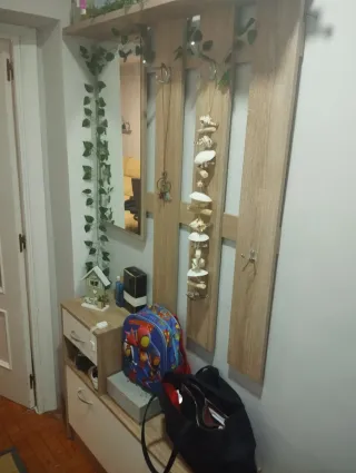 Recibidor con espejo y zapatero