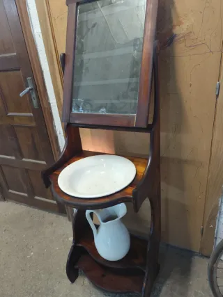 Palanganero de madera con espejo palangana y jarra