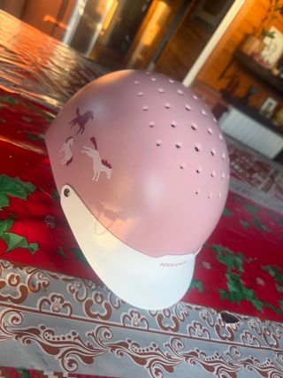 Casco hípica niña rosa con caballos