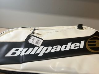 Paletero Bullpadel Blanco nuevo sin estrenar
