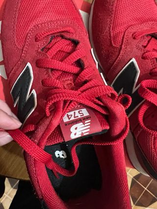 New Balance Scarpe Rosse e Nere