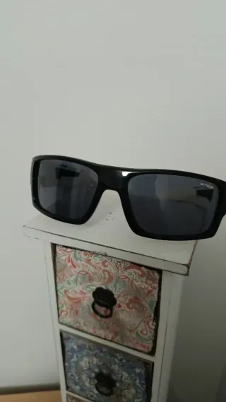 Gafas de sol Arnette negras y blancas