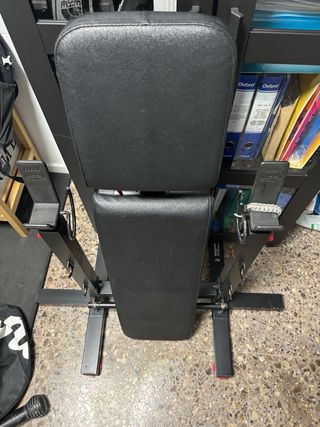 Barras de mancuernas cromadas, discos, banco press