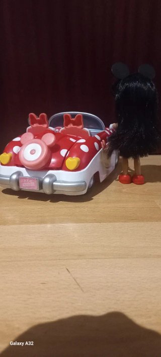 Muñeca I Love Minnie con Coche