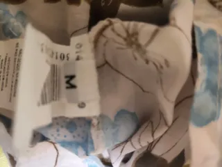 Blusa Stradivarius floral azul y marrón