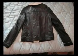 Cazadora de piel de Naf Naf.