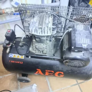 Compresor de aire silencioso AEG.