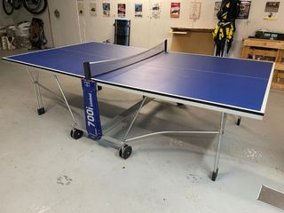 Mesa de ping pong azul plegable