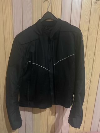 Chaqueta de moto talla S 30€ cada una