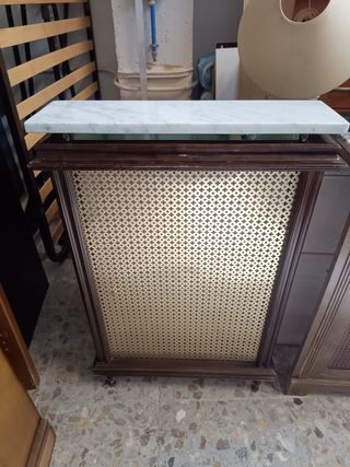 Cubre radiador madera y mármol